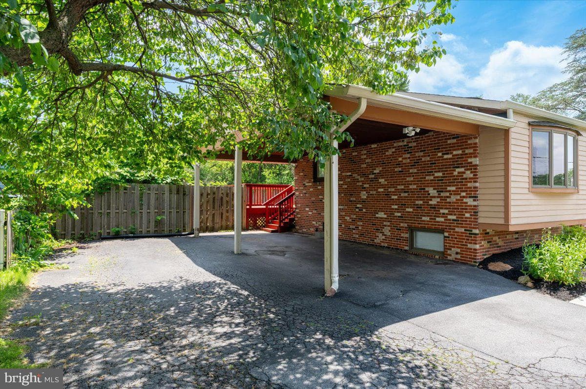 15617 Allnutt Ln photo 5