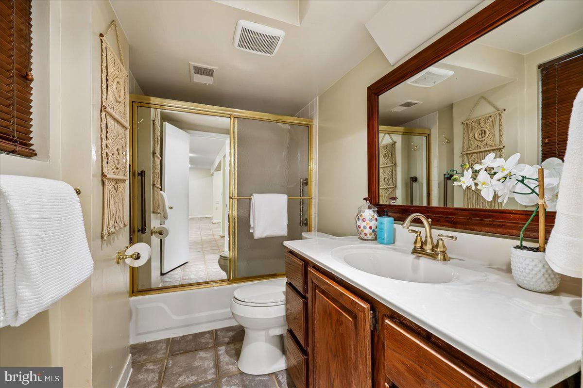 5735 Bradley Boulevard photo 71