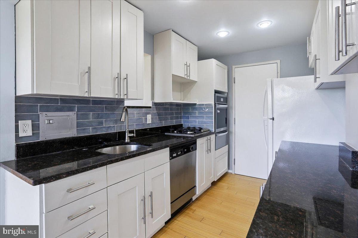 10201 Grosvenor Place #1205 photo 17