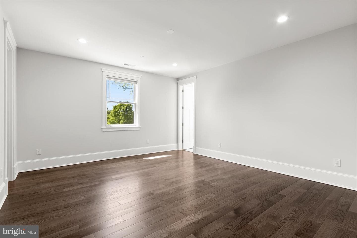 11000 Luxmanor Road photo 51