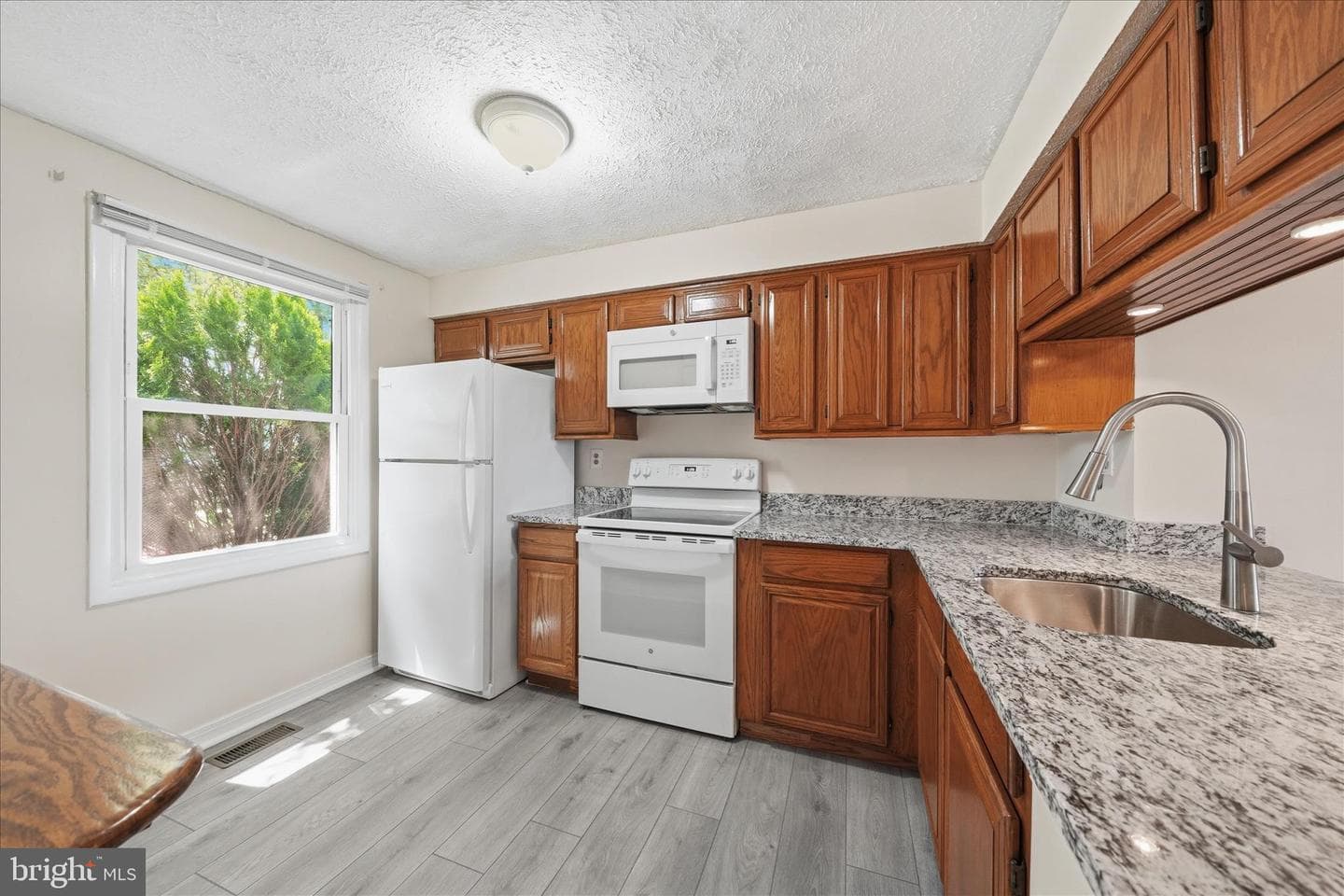 2807 Shepperton Terrace photo 40