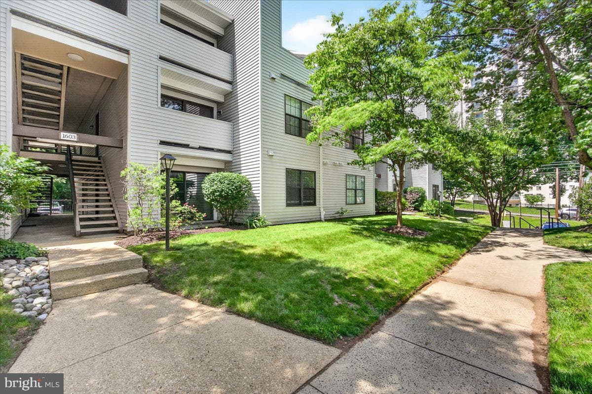 1603 Carriage House Terrace #1603-D photo 4