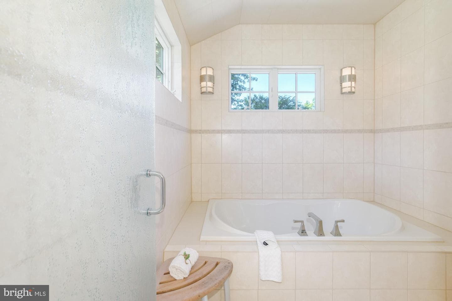 5601 Vernon Place photo 31