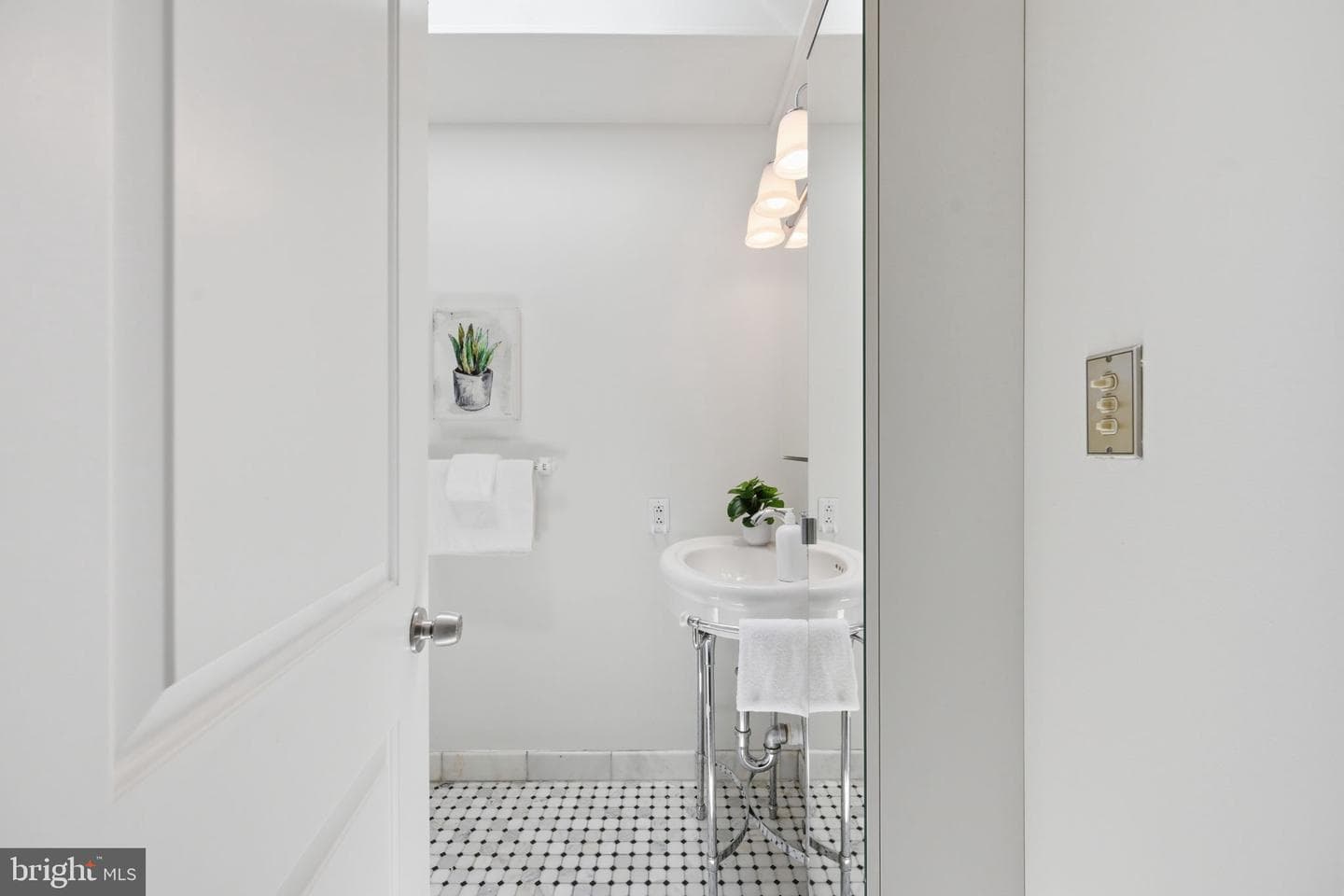 8703 Reading Road photo 11