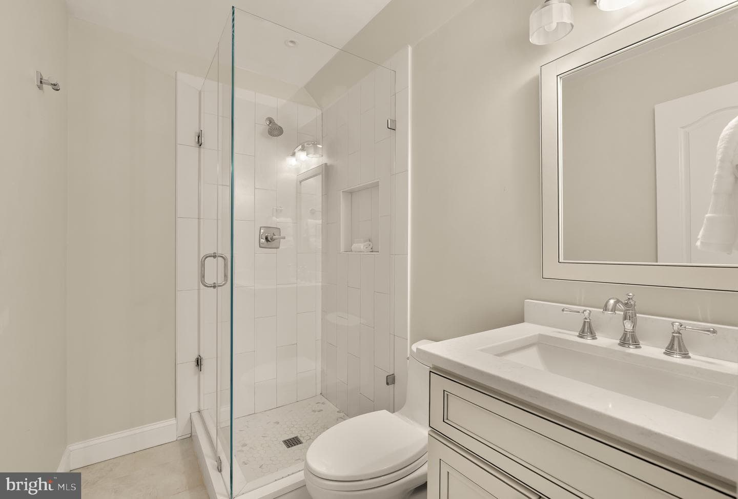 10914 Montrose Avenue photo 32