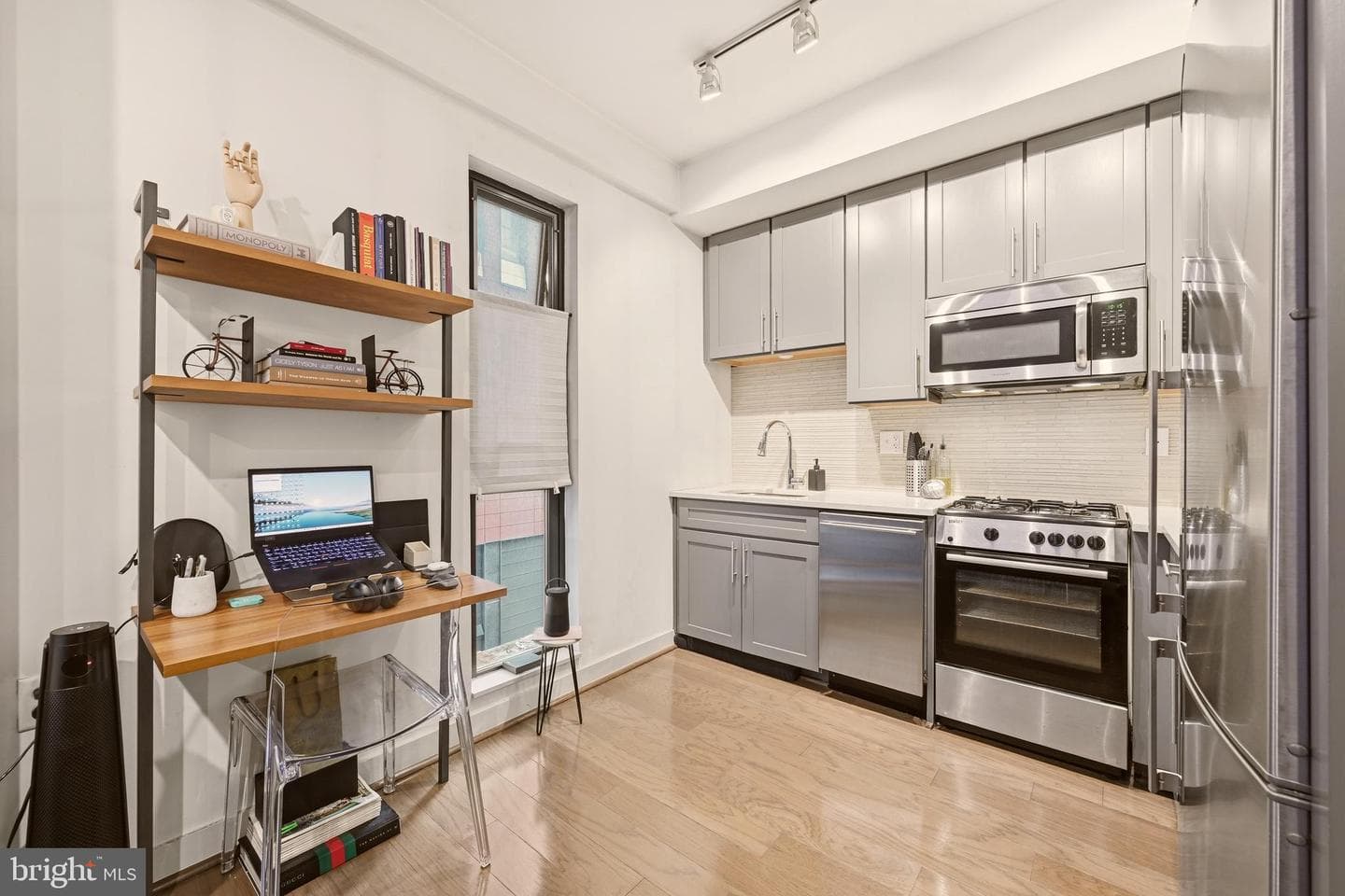 1320 Fenwick Lane #204 photo 6
