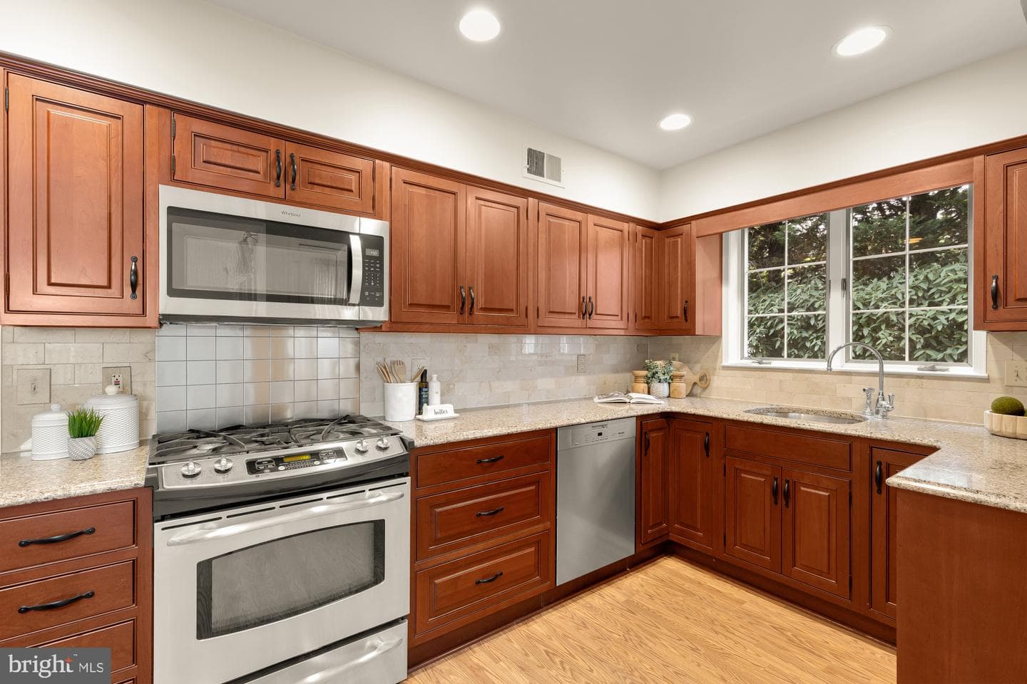 7822 Moorland Lane photo 26