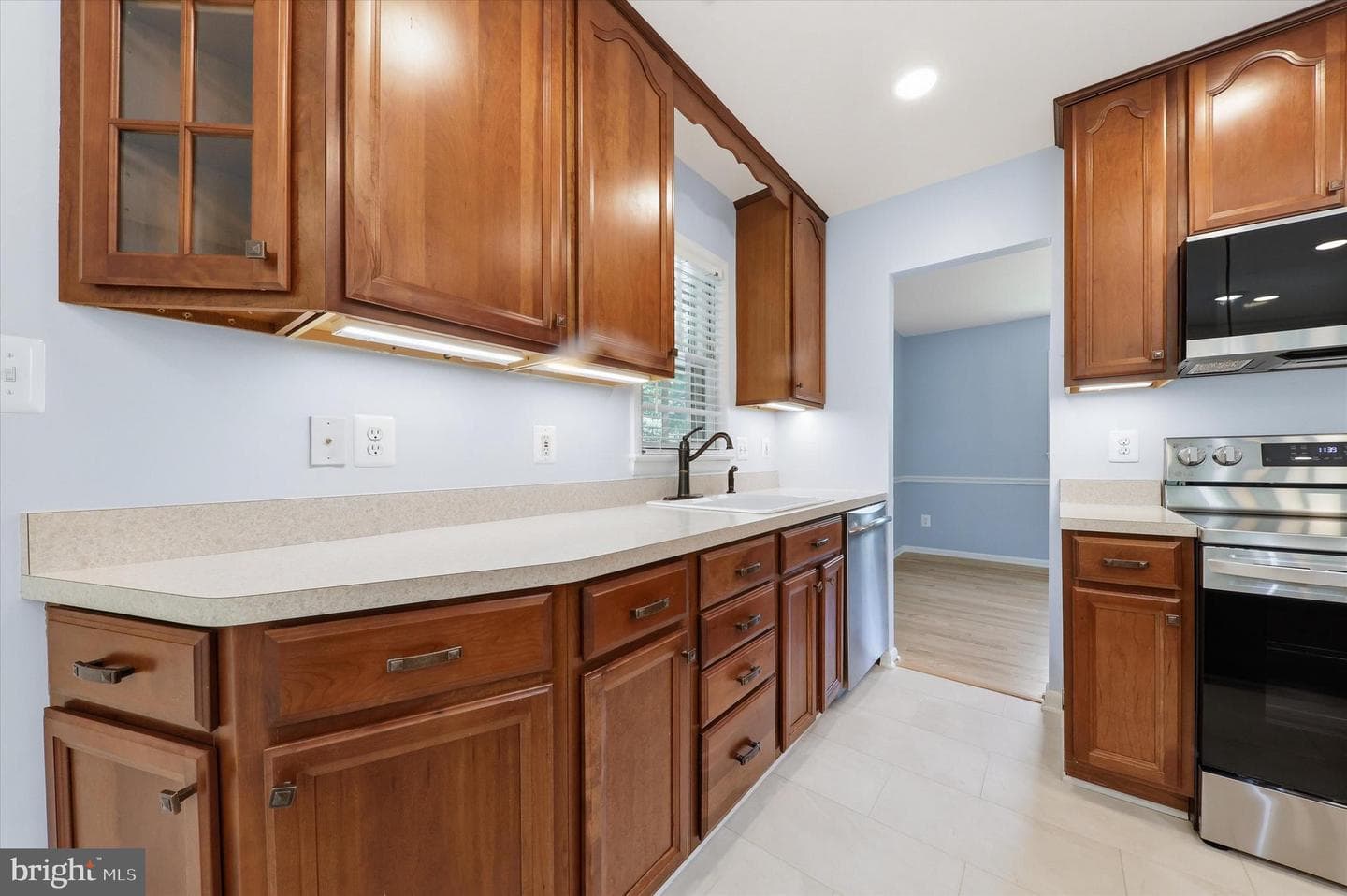 3710 Queen Mary Drive photo 11