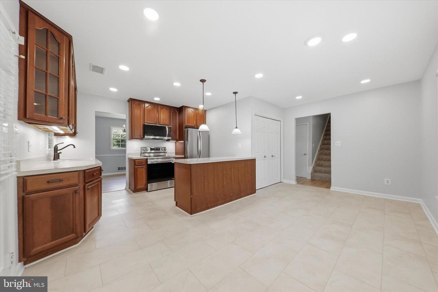 3710 Queen Mary Drive photo 12