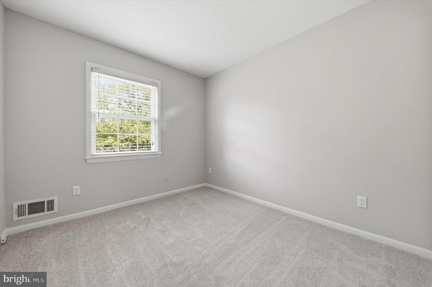 3710 Queen Mary Drive photo 30