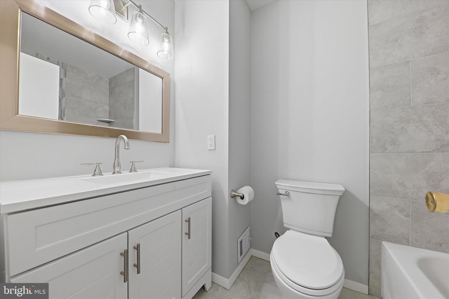 3710 Queen Mary Drive photo 32