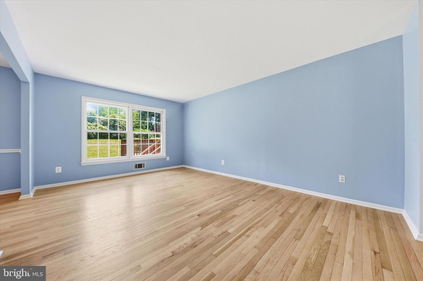 3710 Queen Mary Drive photo 5