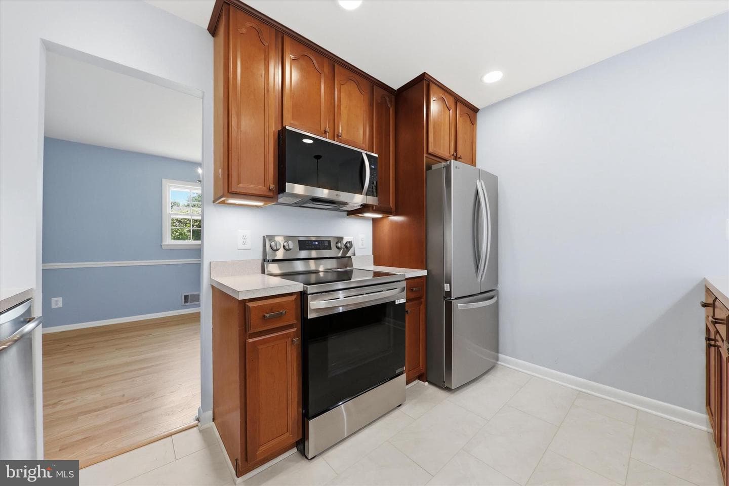 3710 Queen Mary Drive photo 9