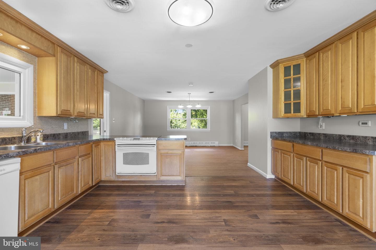 18015 Muncaster Road photo 14