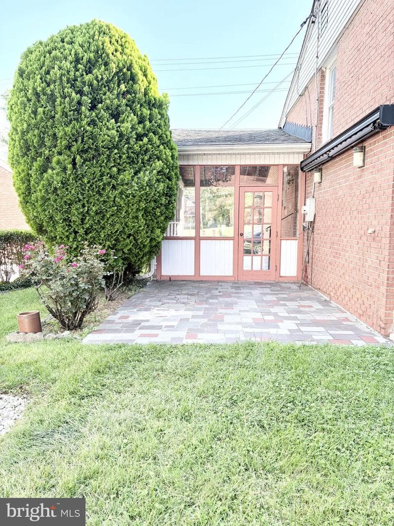 713 University Boulevard W photo 19
