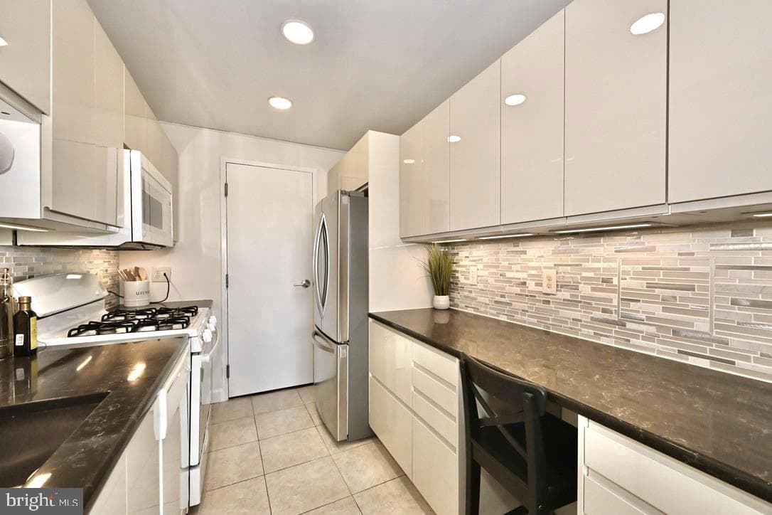 10201 Grosvenor Place #1220 photo 15