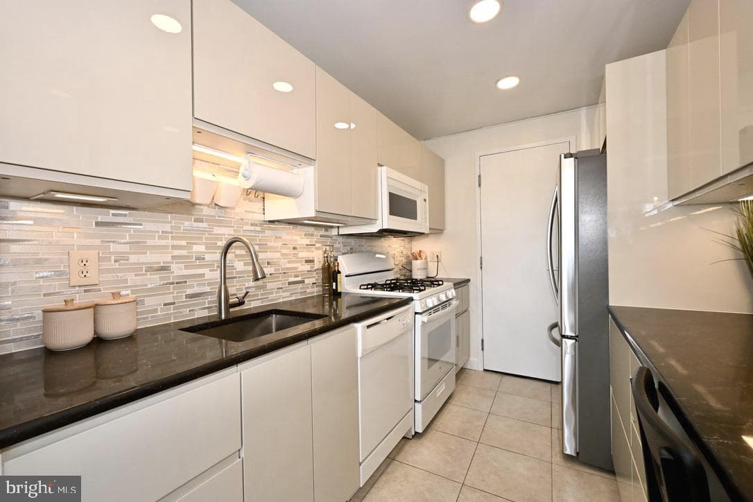 10201 Grosvenor Place #1220 photo 16