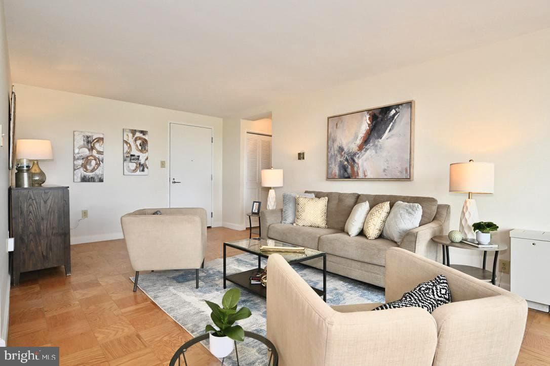 10201 Grosvenor Place #1220 photo 7
