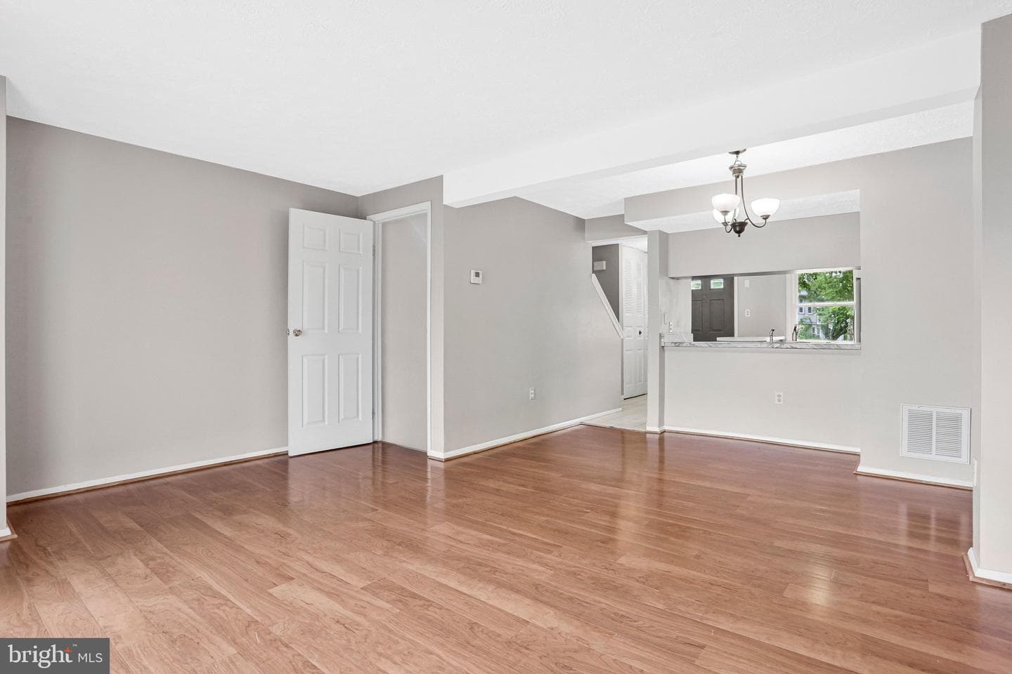 2837 Shepperton Terrace photo 13