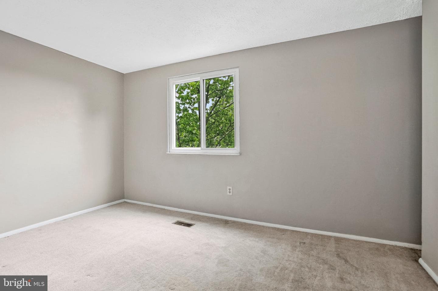 2837 Shepperton Terrace photo 17