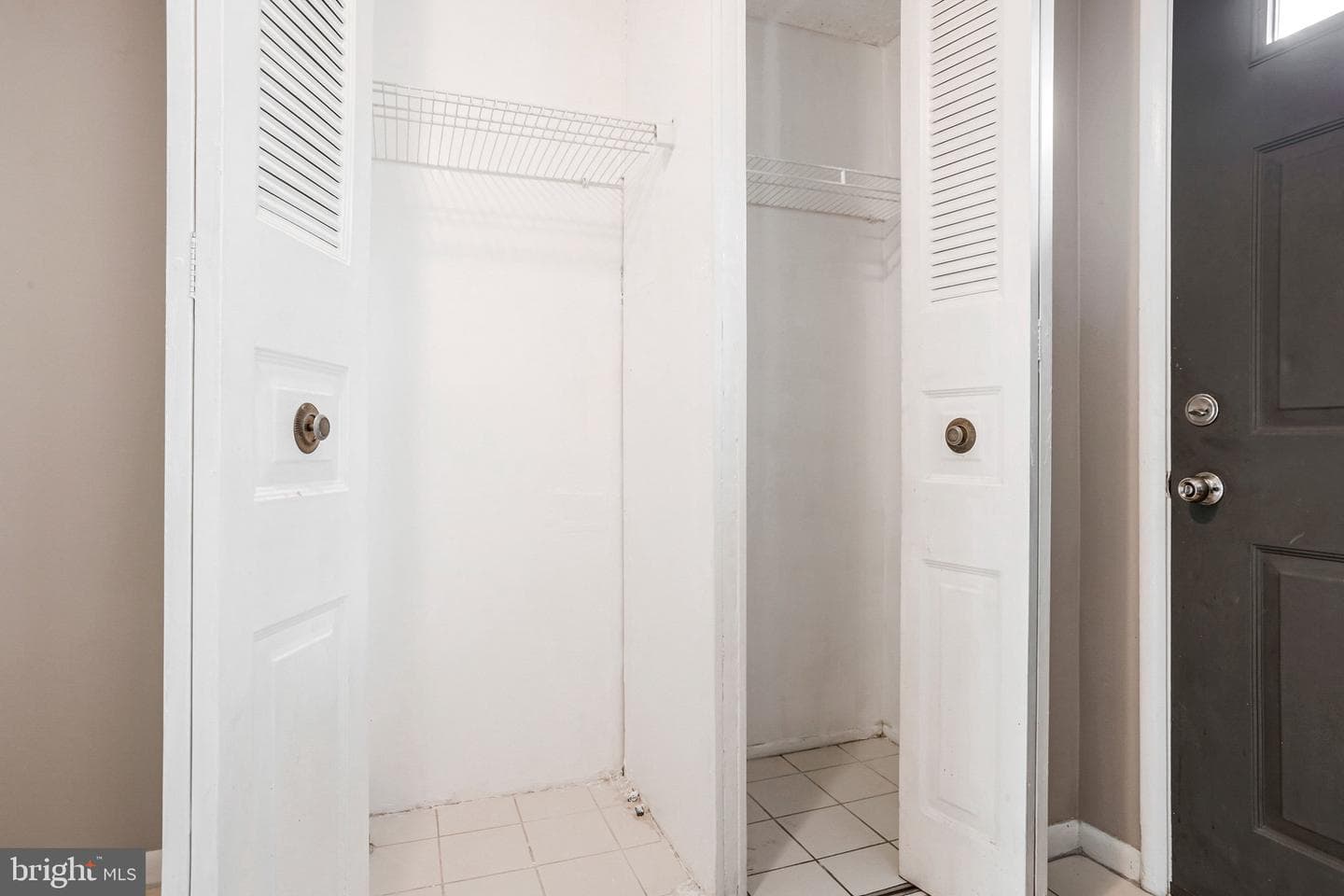 2837 Shepperton Terrace photo 37