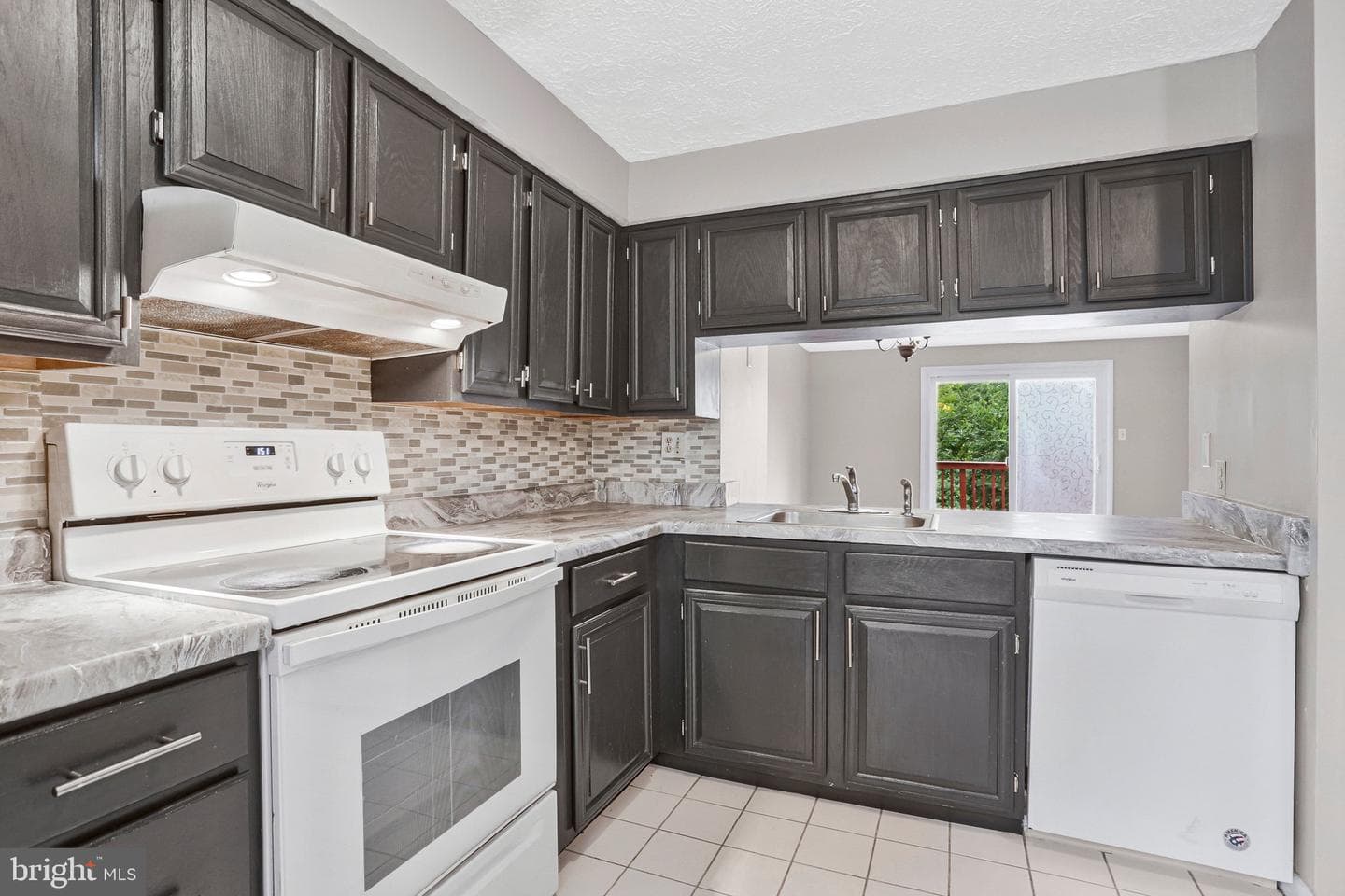 2837 Shepperton Terrace photo 9
