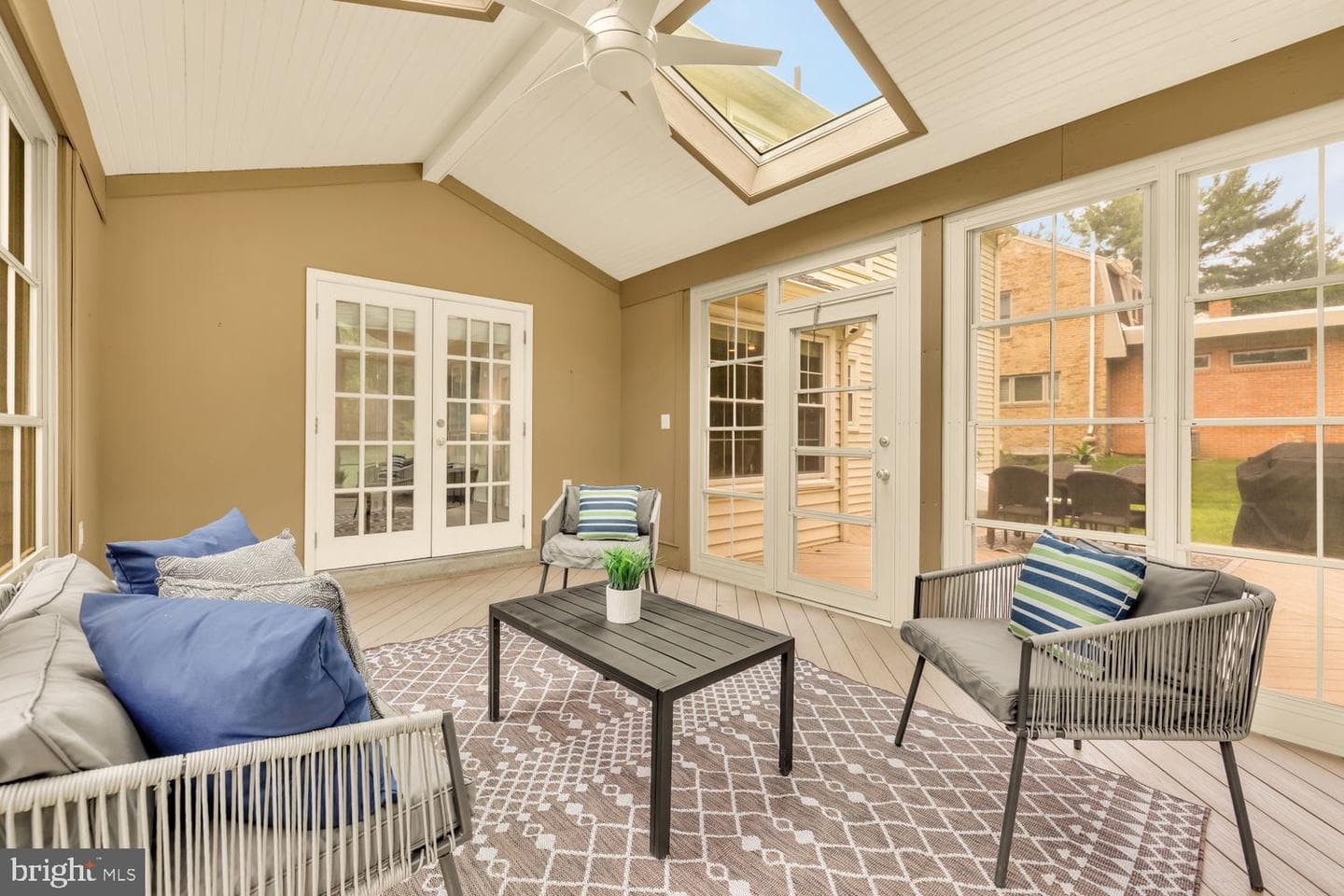12114 Greenleaf Avenue photo 13