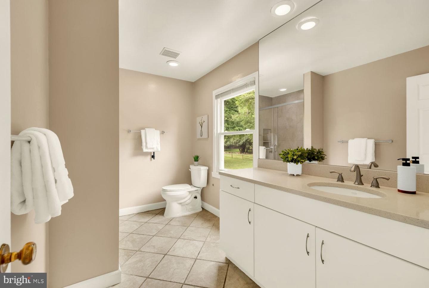 12114 Greenleaf Avenue photo 16