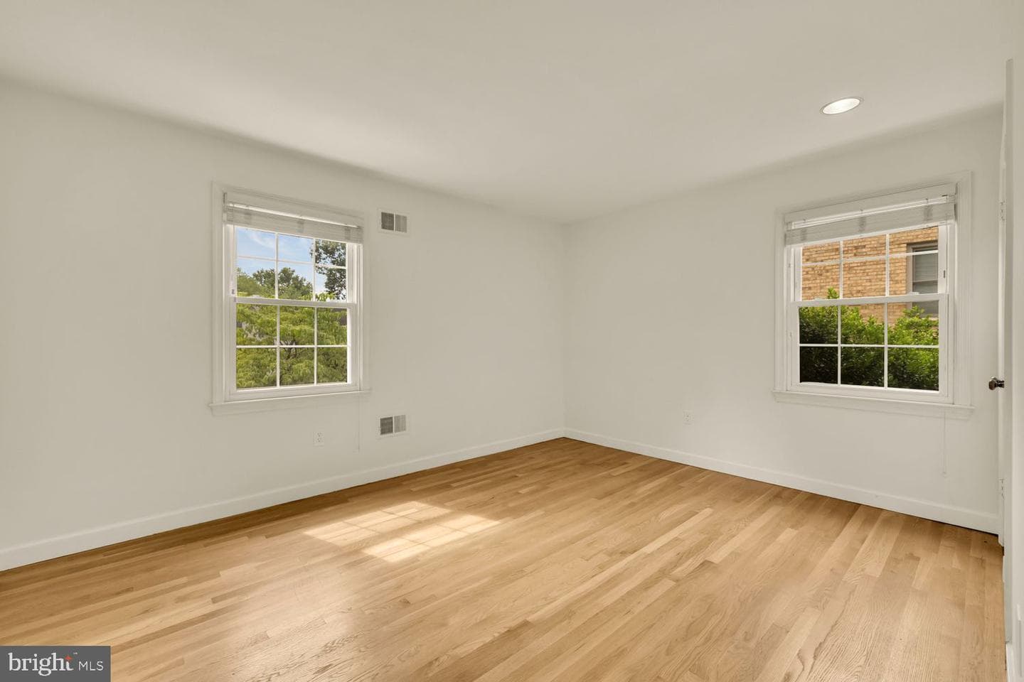 12114 Greenleaf Avenue photo 20