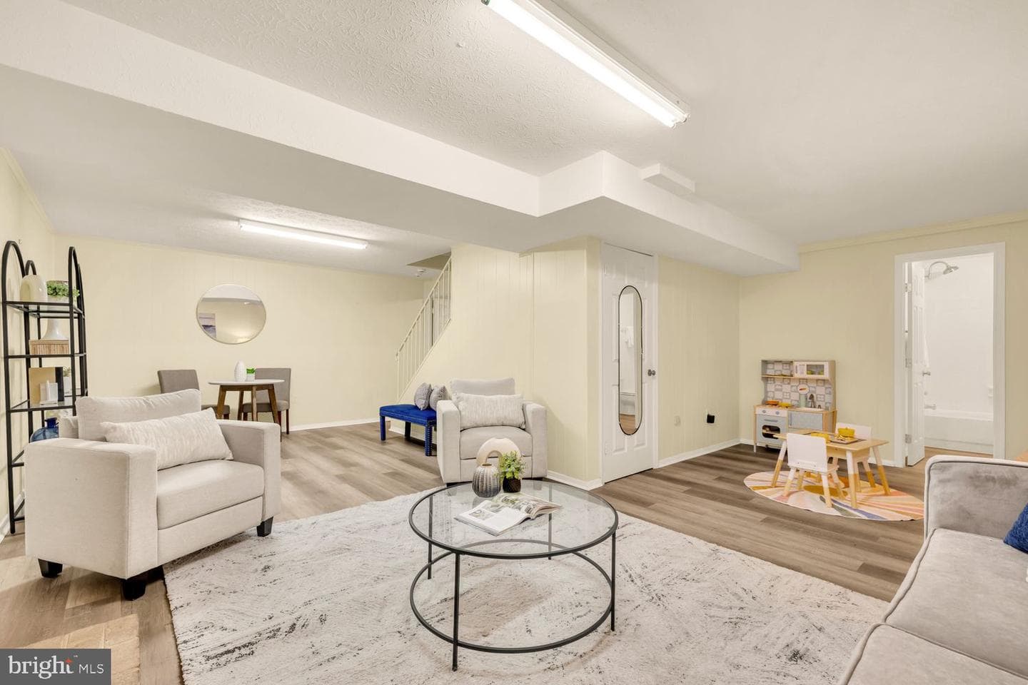 12114 Greenleaf Avenue photo 23