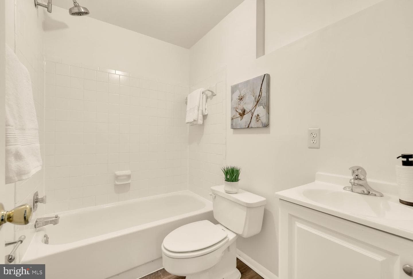 12114 Greenleaf Avenue photo 25