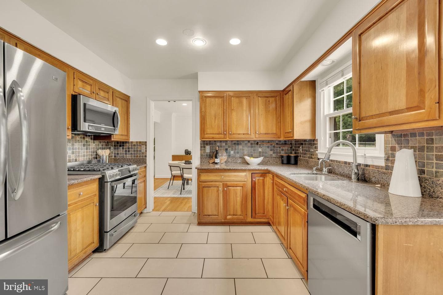 12114 Greenleaf Avenue photo 6