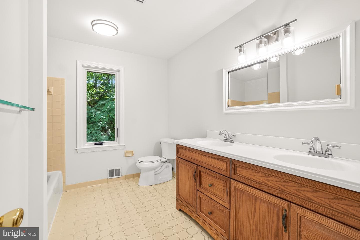 11701 Beekman Place photo 31