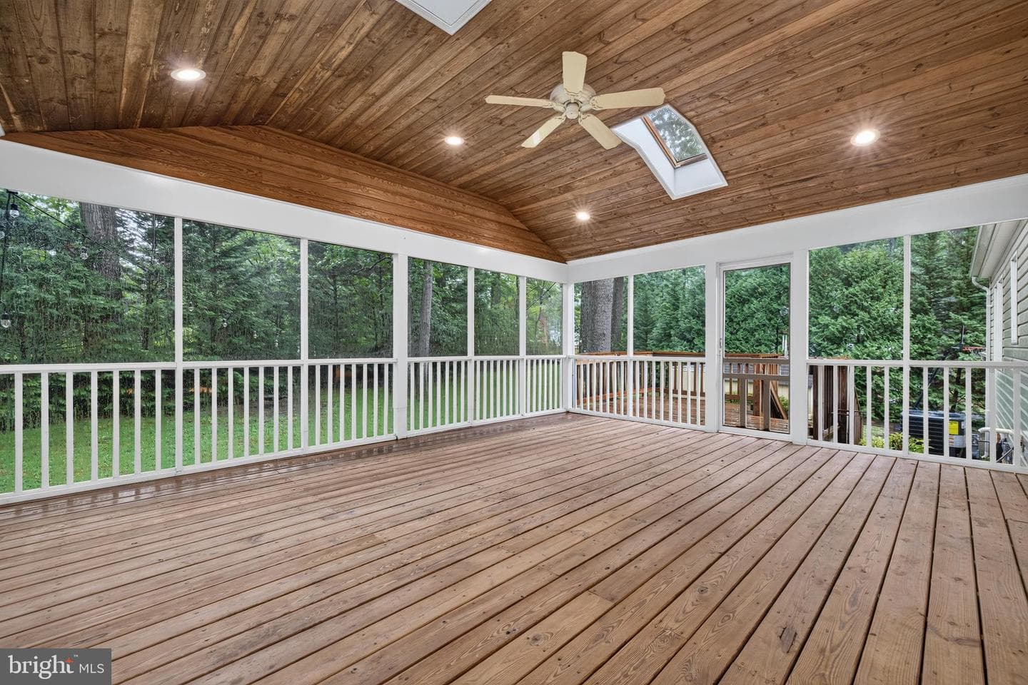 2270 Glenmore Terrace photo 7