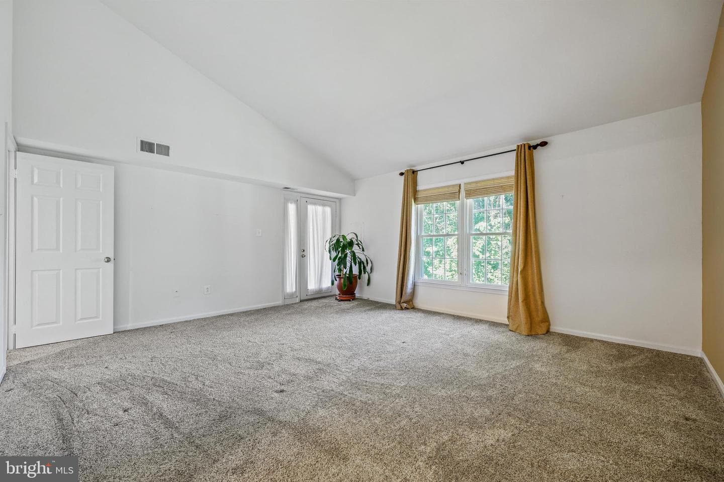 5823 Linden Square Court #52 photo 43