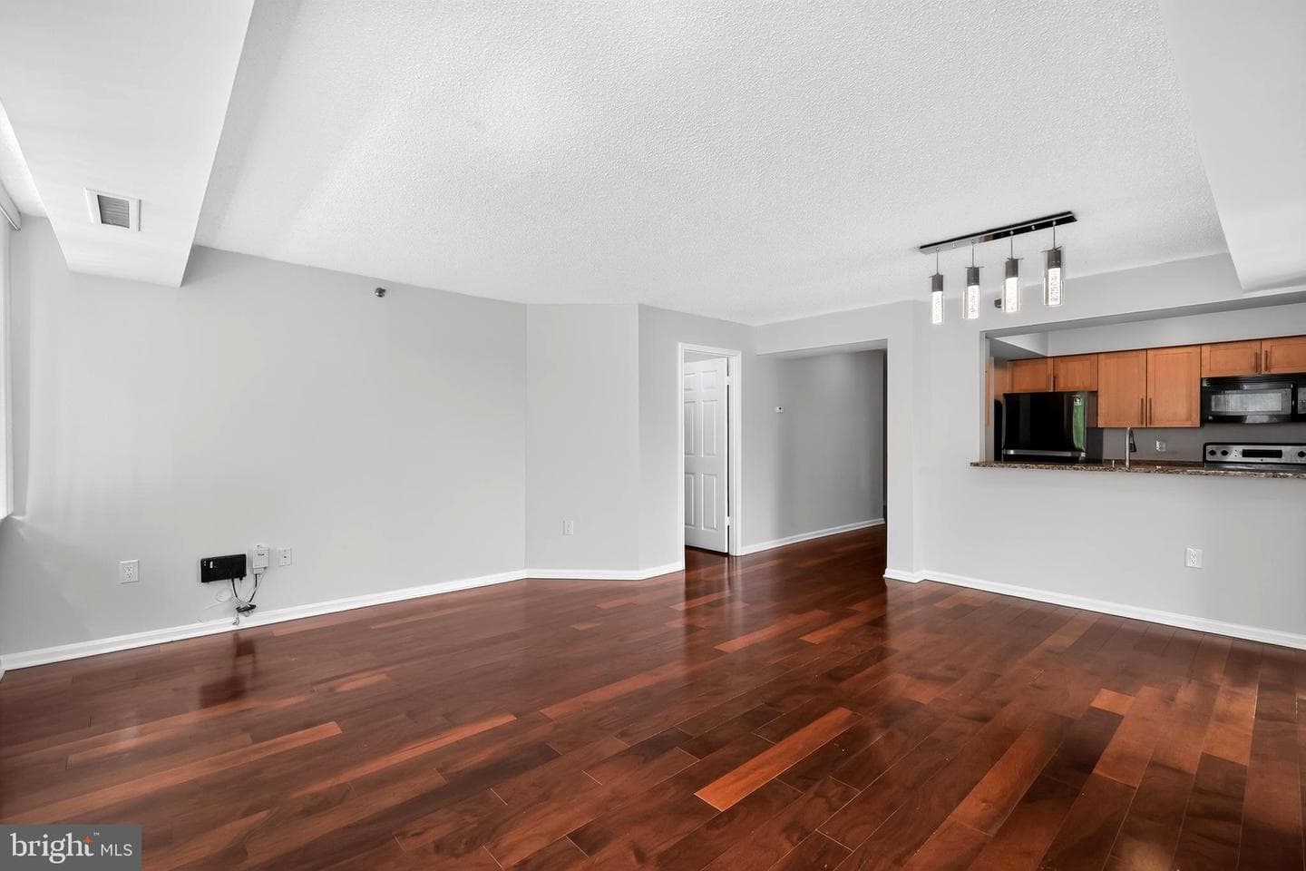 10101 Grosvenor Place #305 photo 4
