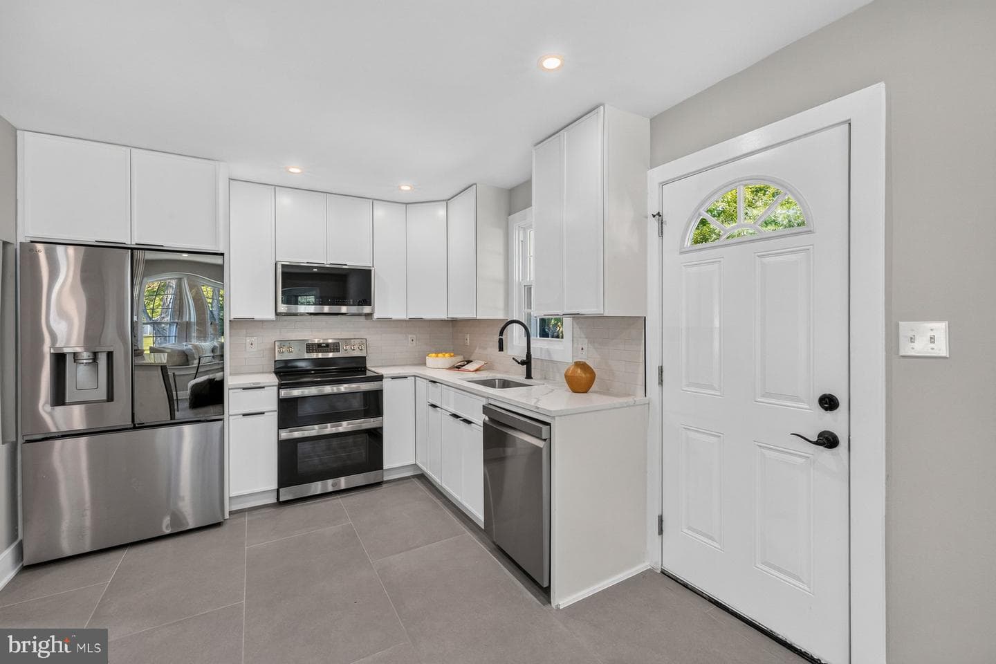 2610 Silverdale Drive photo 9