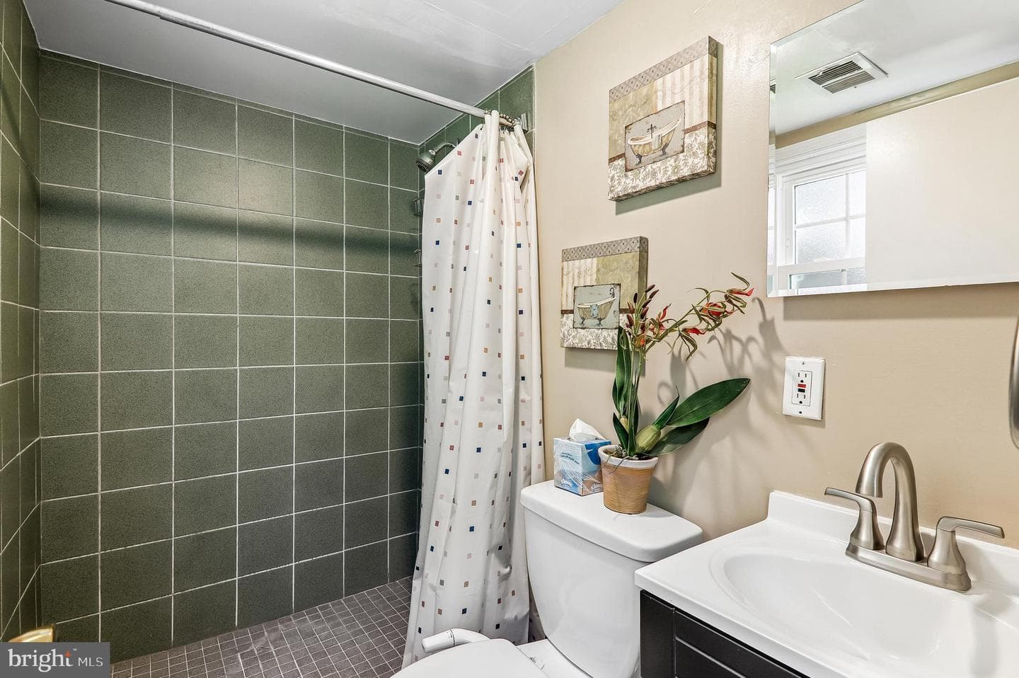 1002 Devere Drive photo 15
