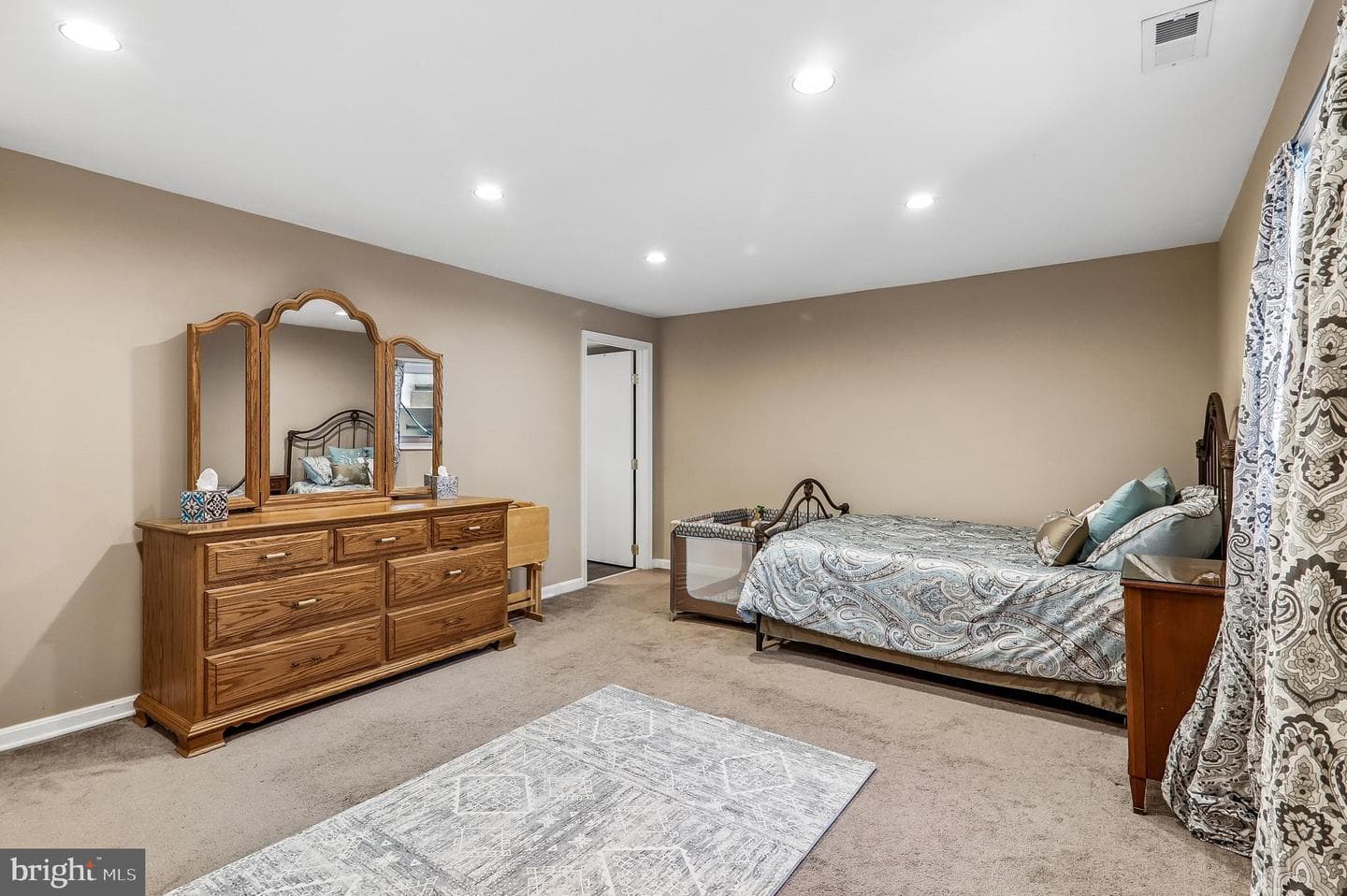 1002 Devere Drive photo 29