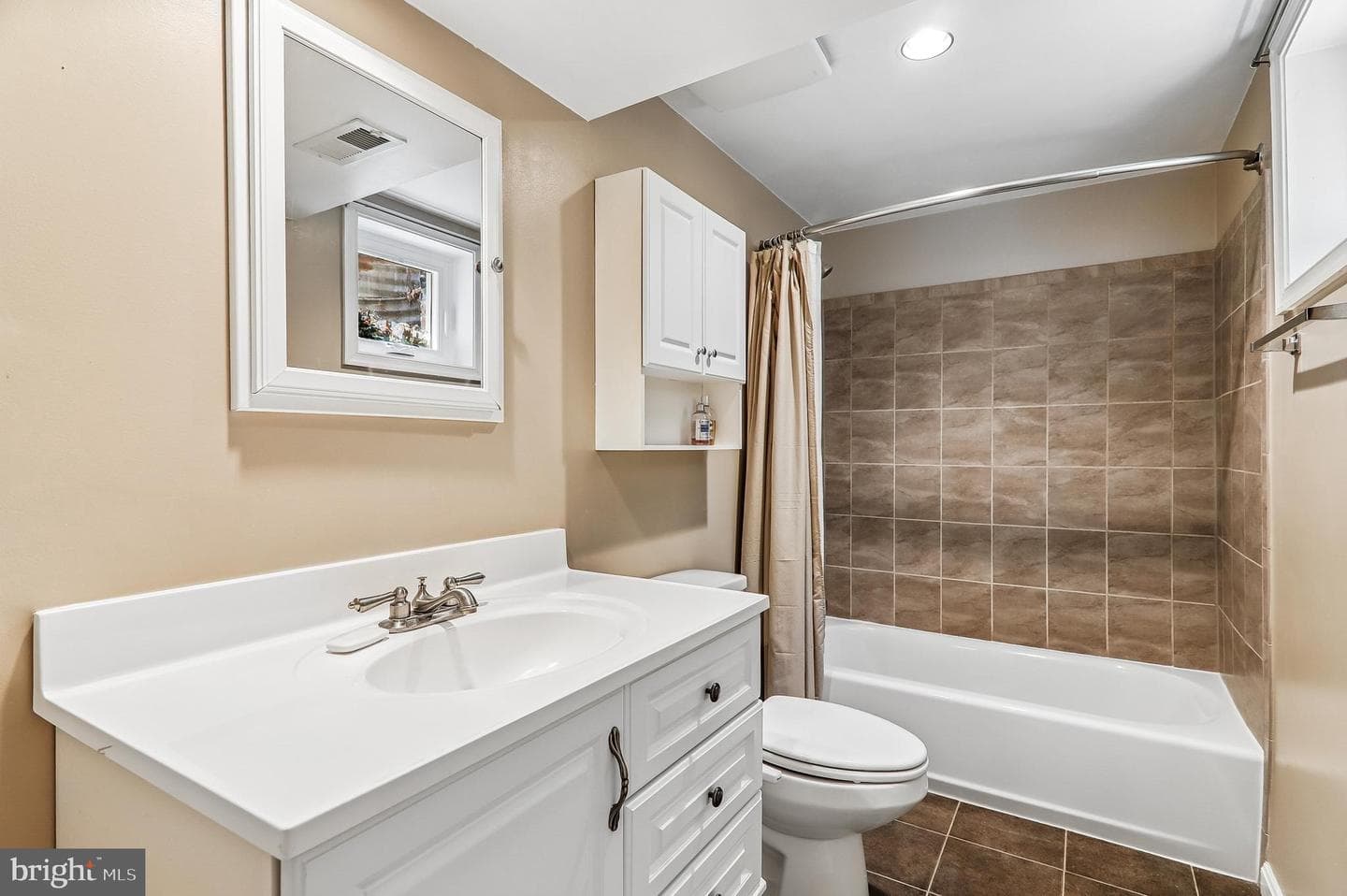 1002 Devere Drive photo 30