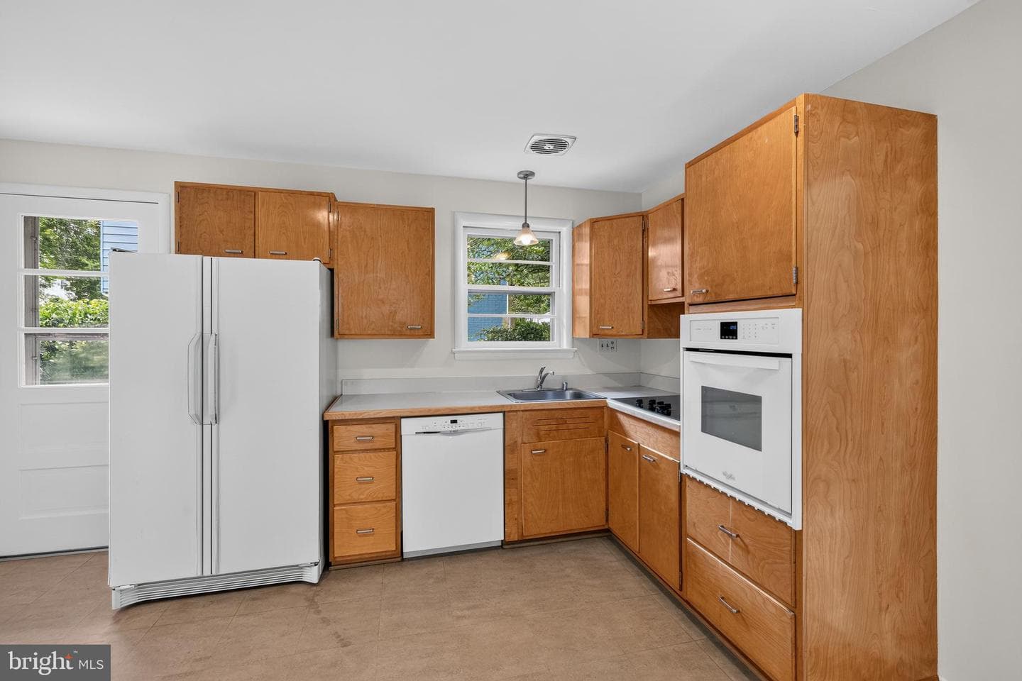 3505 Kensington Court photo 9