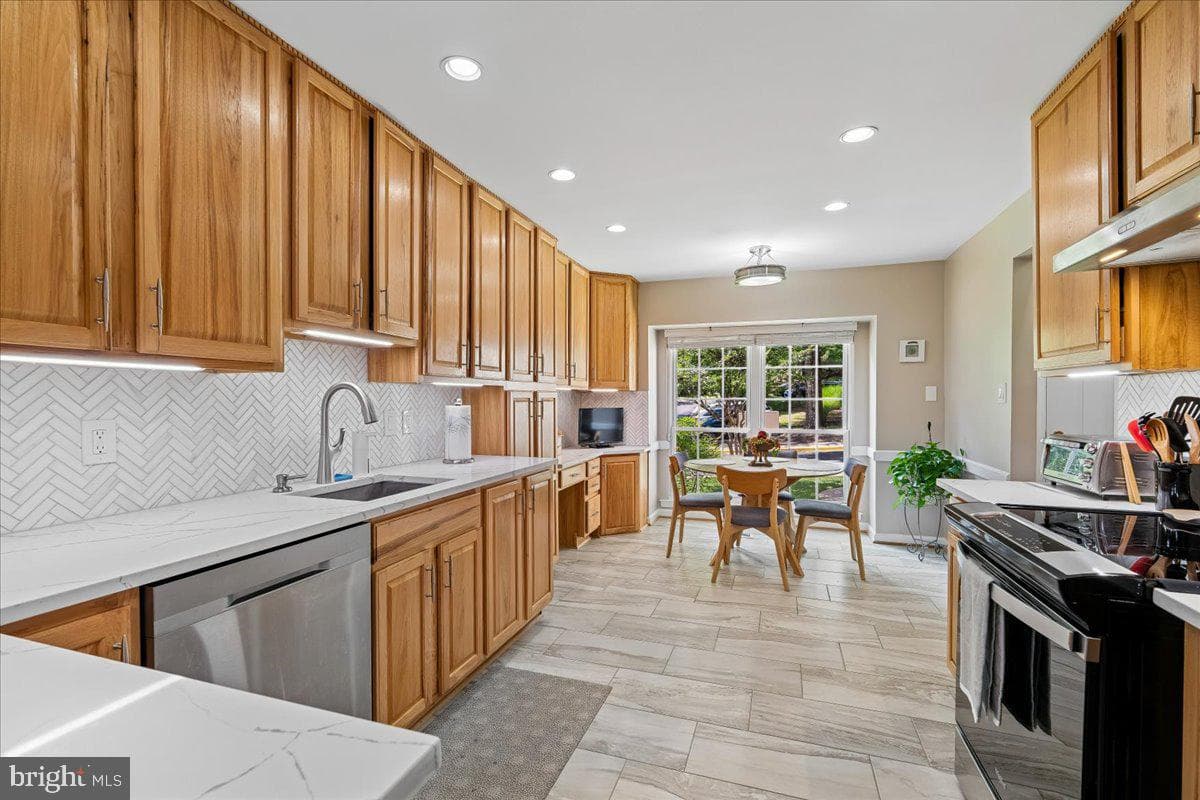 25 Tivoli Lake Court photo 6