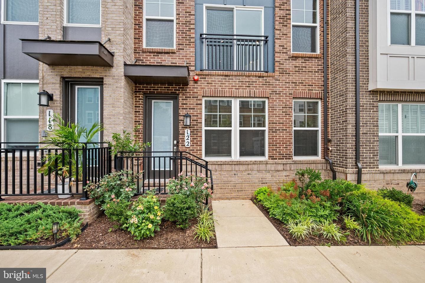 122 Dickenson Drive photo 3