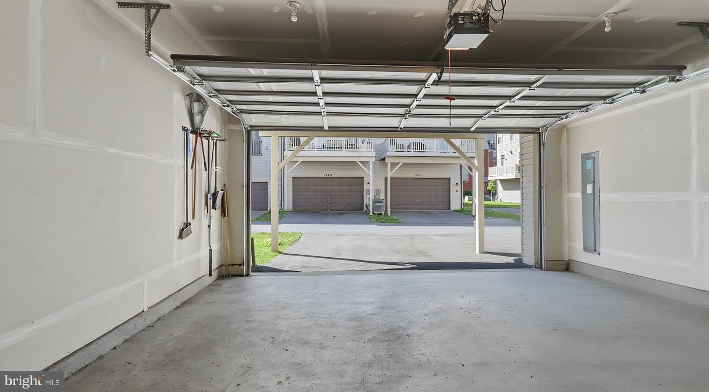 13813 Byrne Park Drive photo 5