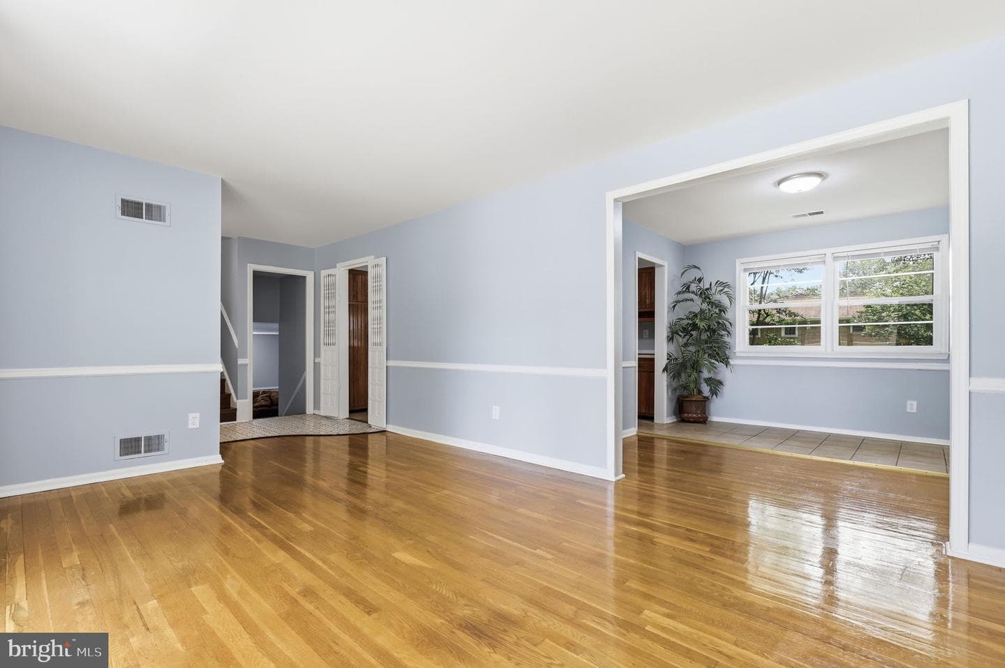 3421 Canberra Street photo 5