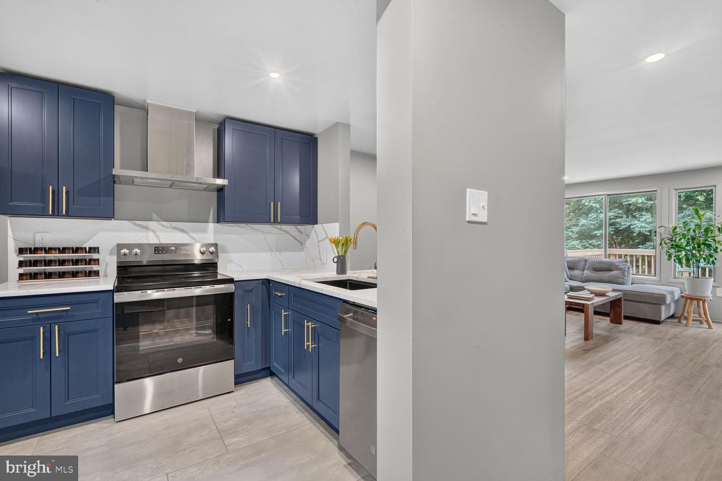 10759 Lester Street photo 3