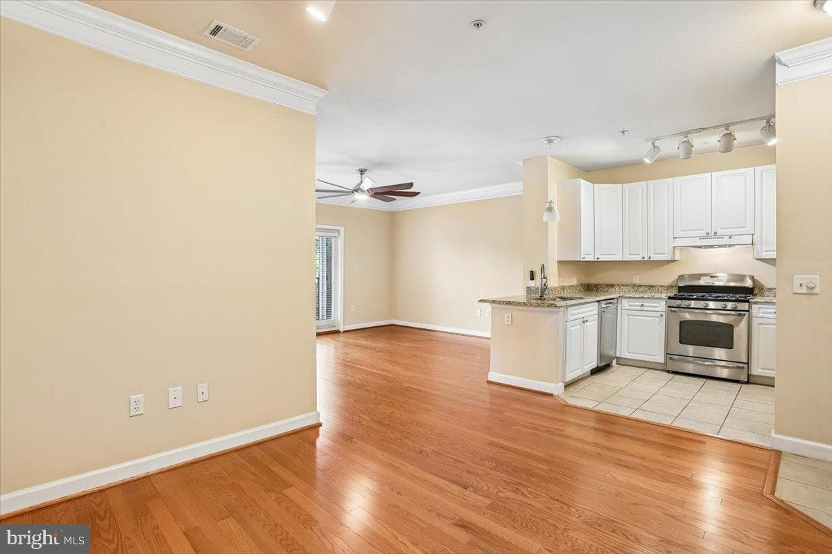 501 Hungerford Drive #105 photo 18