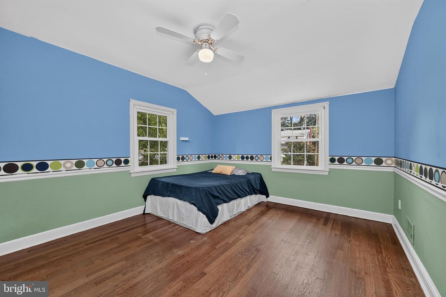 9908 Dickens Avenue photo 37