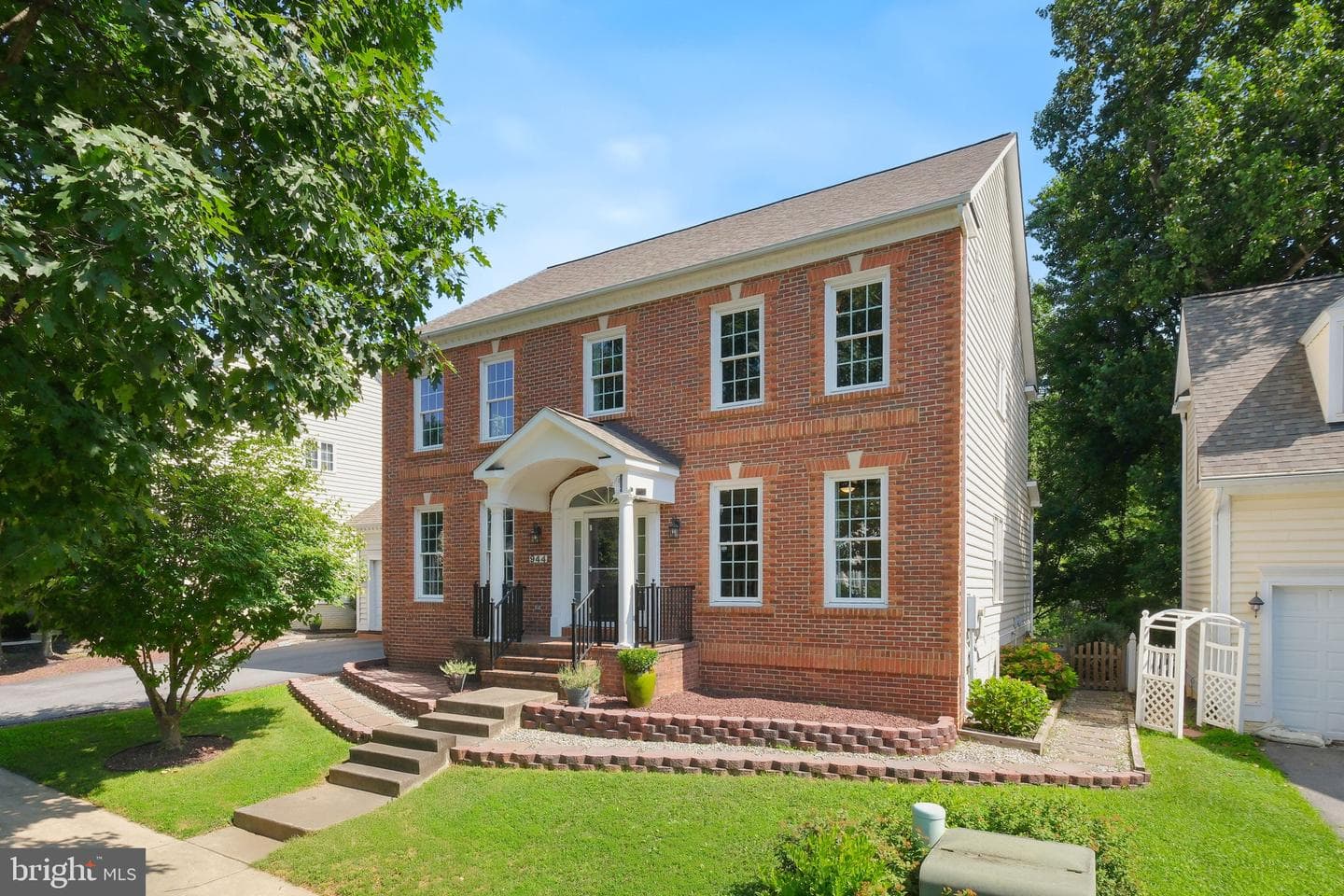 944 Gentlewood Street photo 1