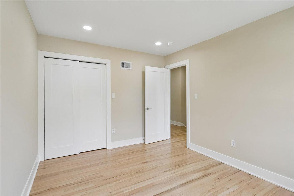 8607 Wild Olive Drive photo 16